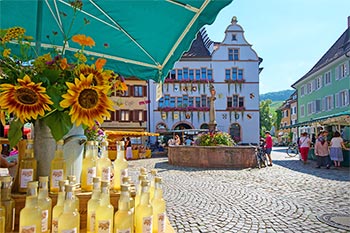 Markttreiben auf dem Staufener Marktplatz